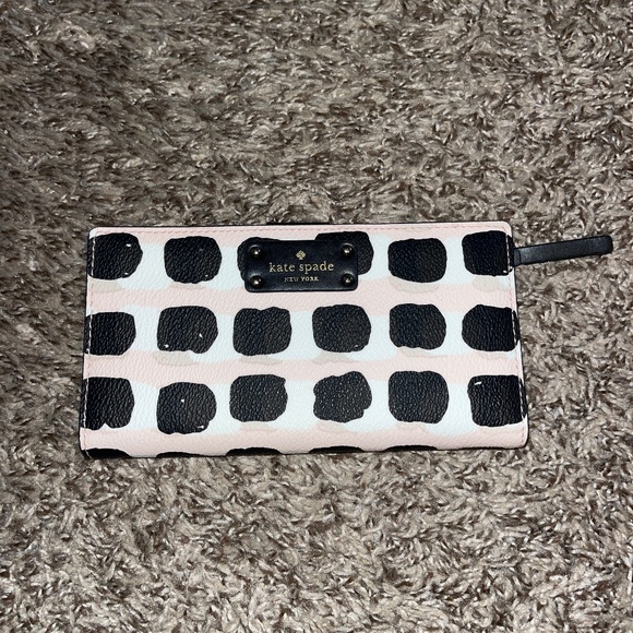 Kate Spade Wallet - Picture 1 of 3